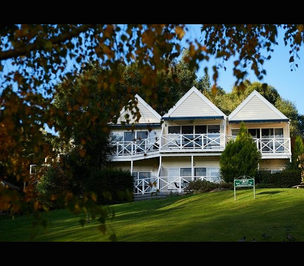 Lake House Hotel and Restaurant