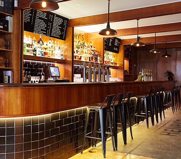 Henry's Bar and Restaurant