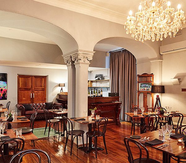 Henry's Bar and Restaurant